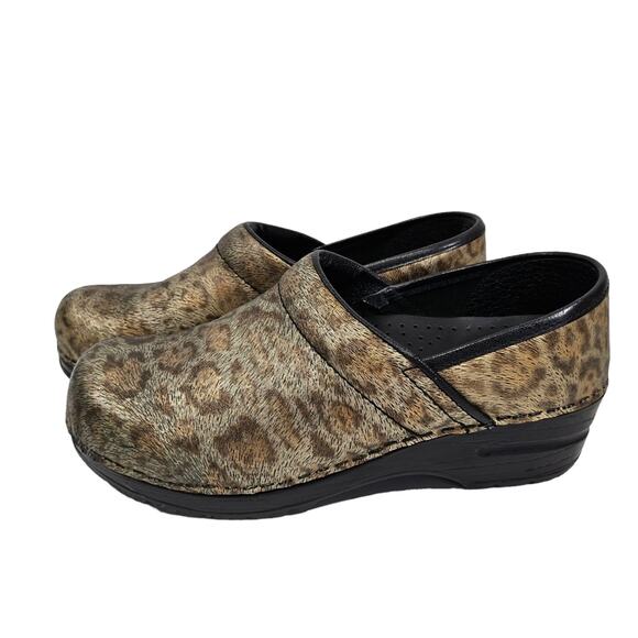 Sanita Cheetah Fur Print Professional Clogs - Picture 5 of 8